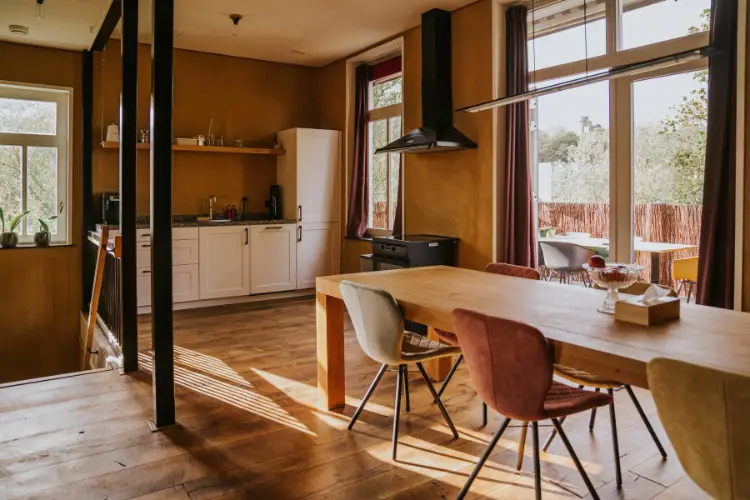 Keuken met eettafel en terras huis Nijmegen Centrum