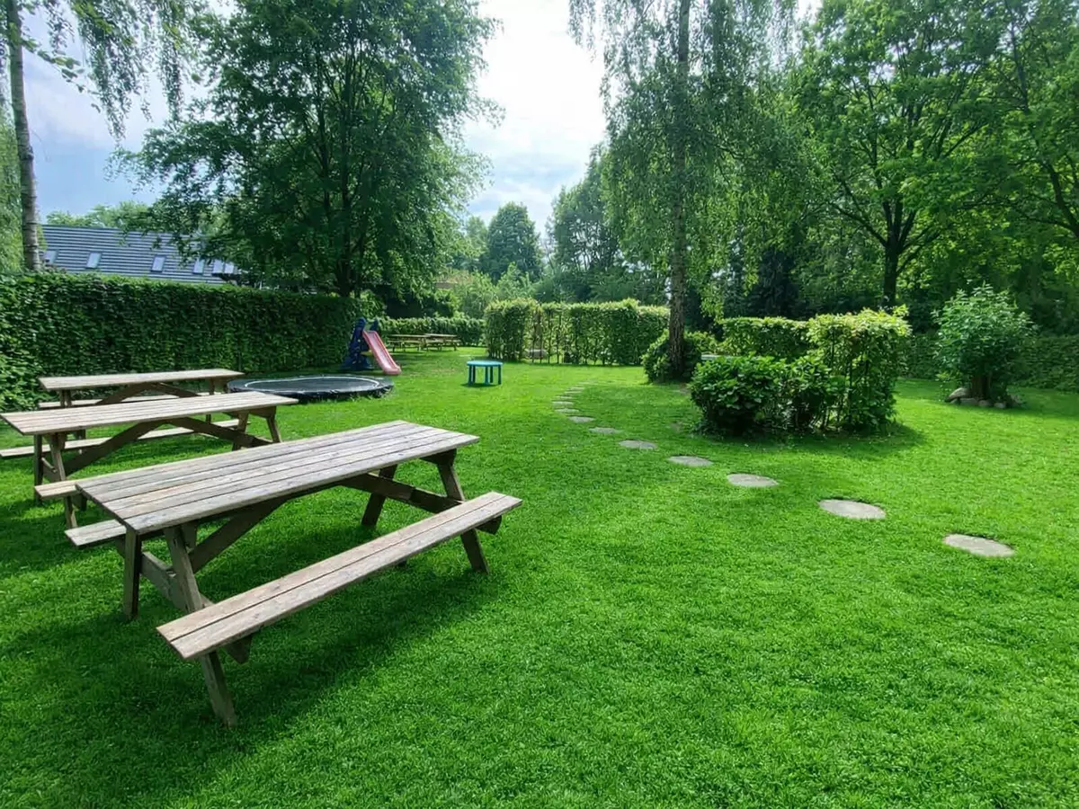 Tuin - groepsaccommodatie 42 personen Plezier voor jong & oud in de grote tuin van de groepsaccommodatie voor 42 personen in Groesbeek