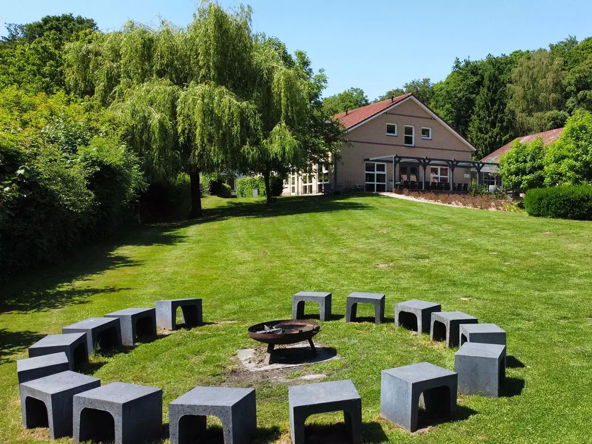 Gezellig kampvuur Kampvuurplaats in de tuin