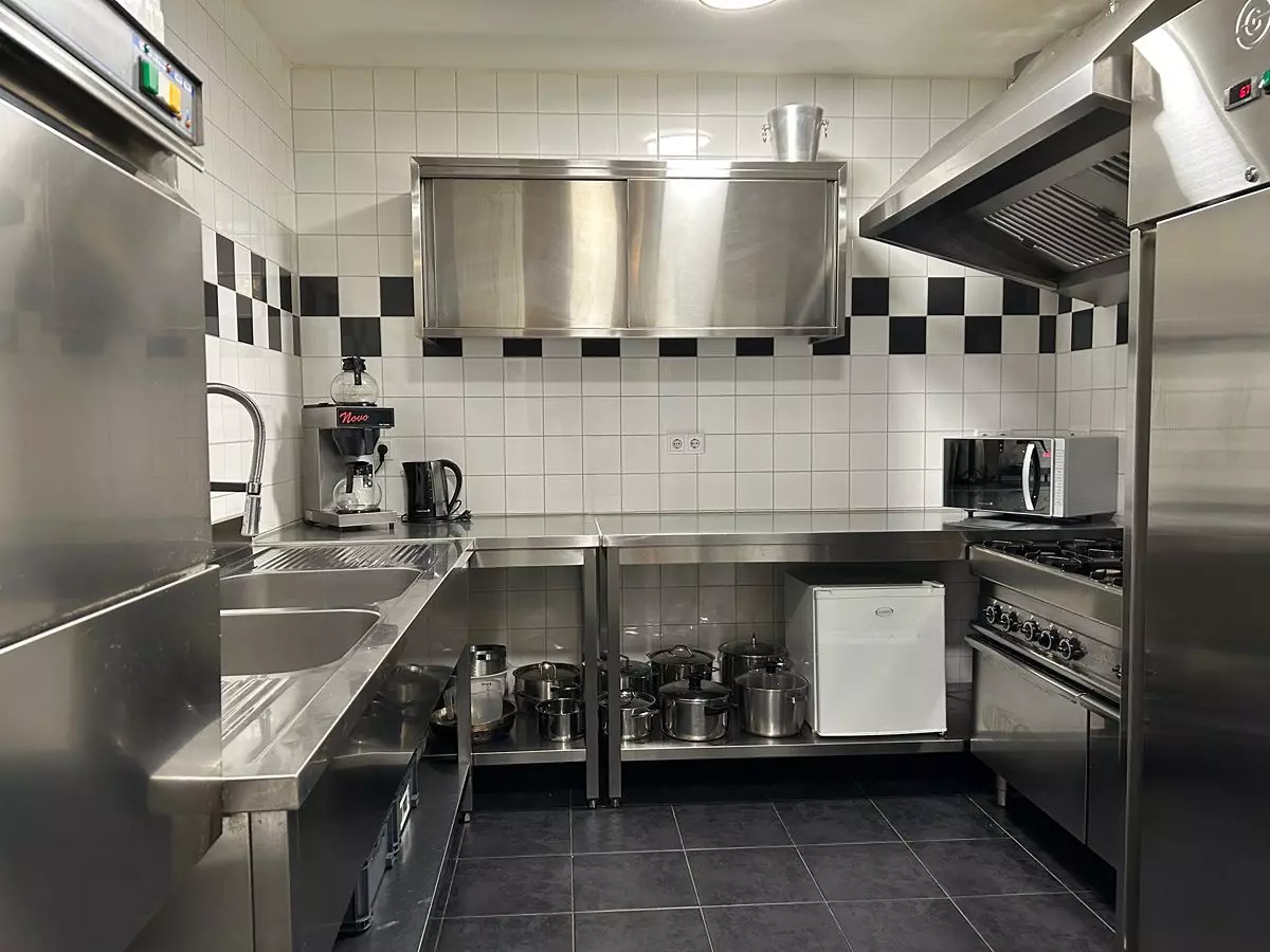 Volledig uitgeruste keuken Professionele keuken voor grote gezelschappen