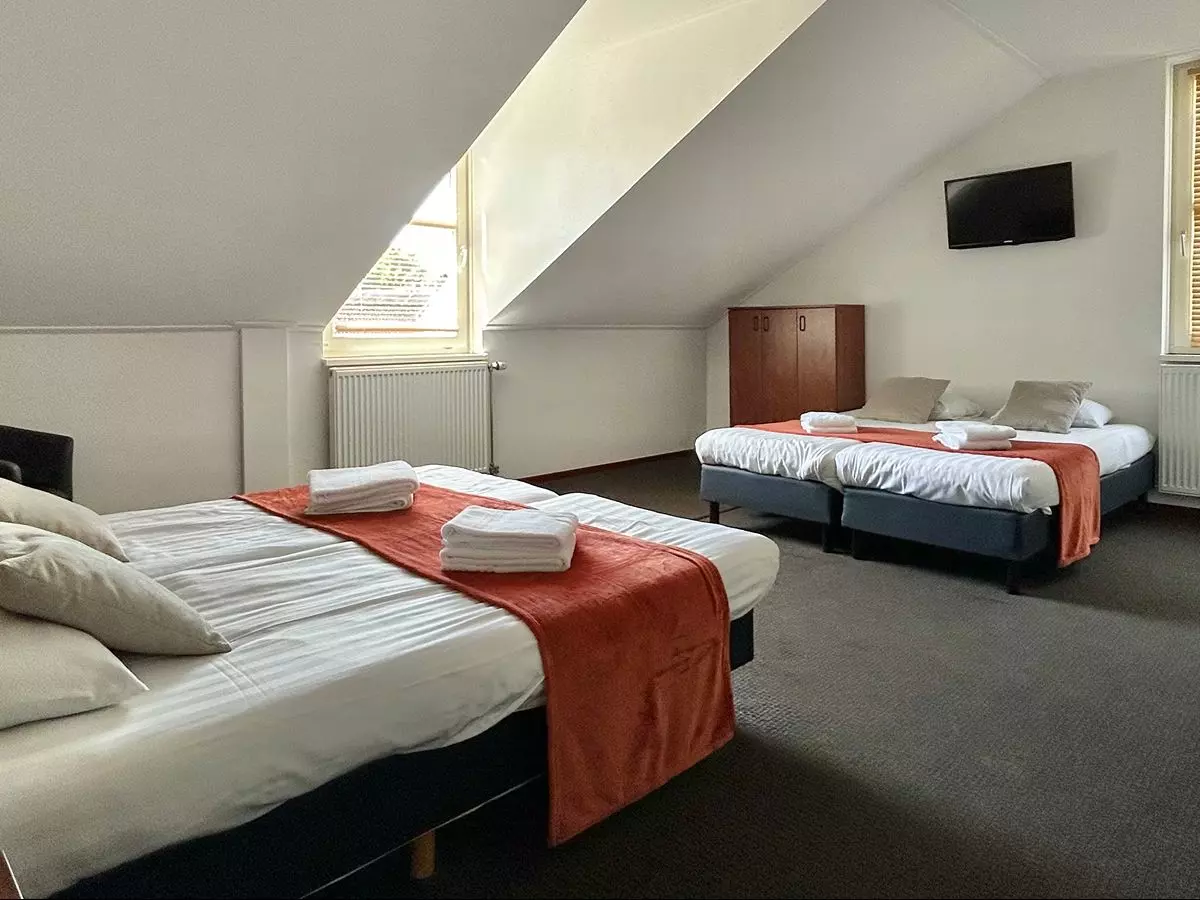 Familiekamer / Vierpersoonsslaapkamer Vierpersoonsslaapkamer / familiekamer met comfortabele bedden