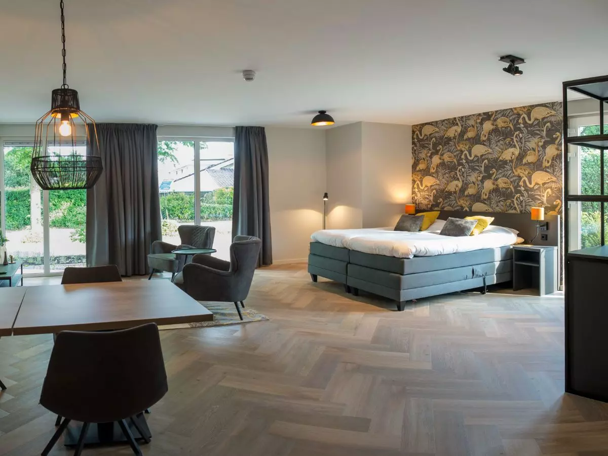 Grote luxe slaapkamer Luxe slaapkamers met eigen badkamer en zitje