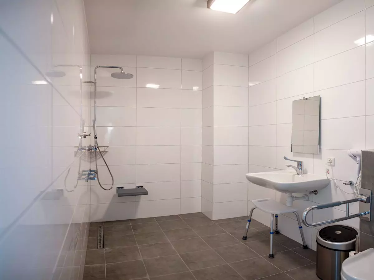 Mindervalide badkamer Enkele kamers hebben een mindervalide badkamer