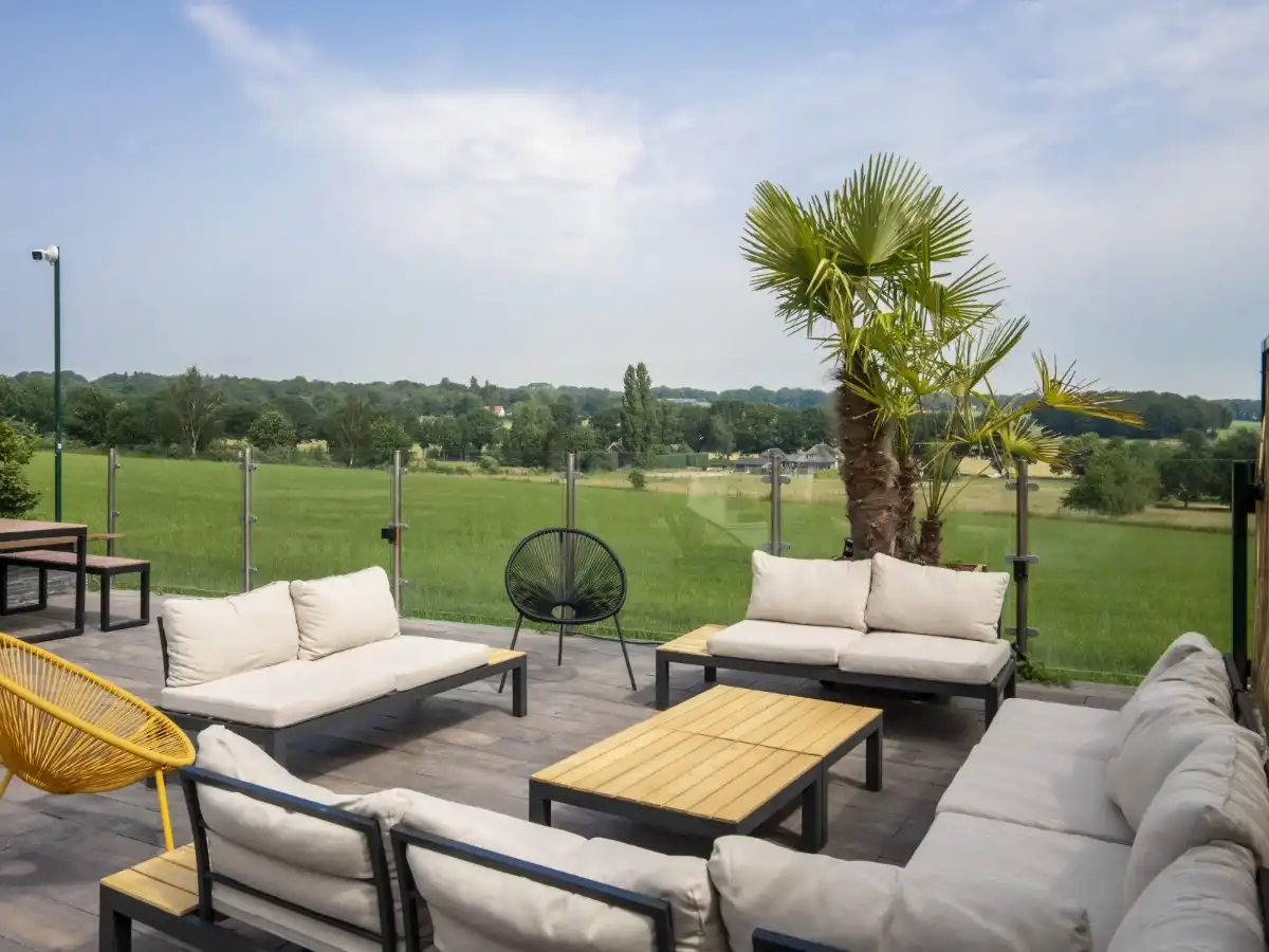 Terras bij de wellness Schitterend uitzicht over Groesbeek vanaf het terras bij de wellness