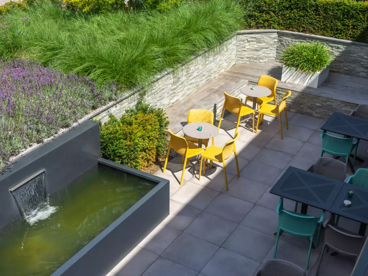Terras Terras voor groepen met mooi aangelegde tuin